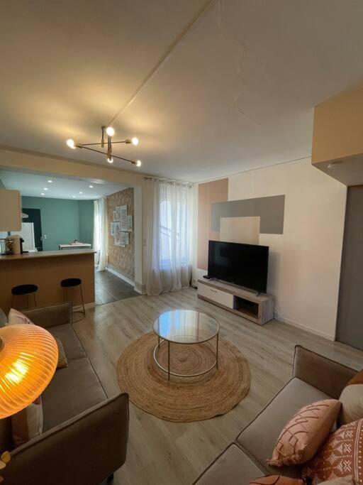 Appartement Spacieux A Deux Pas Du Centre Reims Exterior photo