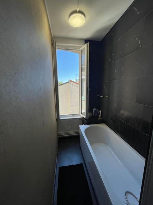 Appartement Spacieux A Deux Pas Du Centre Reims Exterior photo